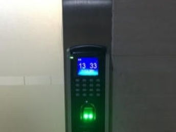 深圳科技园区门禁考勤系统安装与维修全攻略——以南山科技园玻璃双门为例